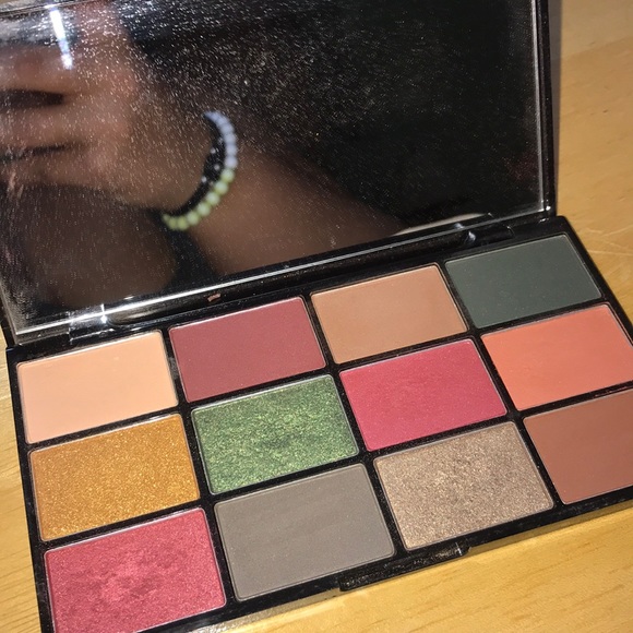 NYX EARTH Eyeshadow Palette - Picture 2 of 5